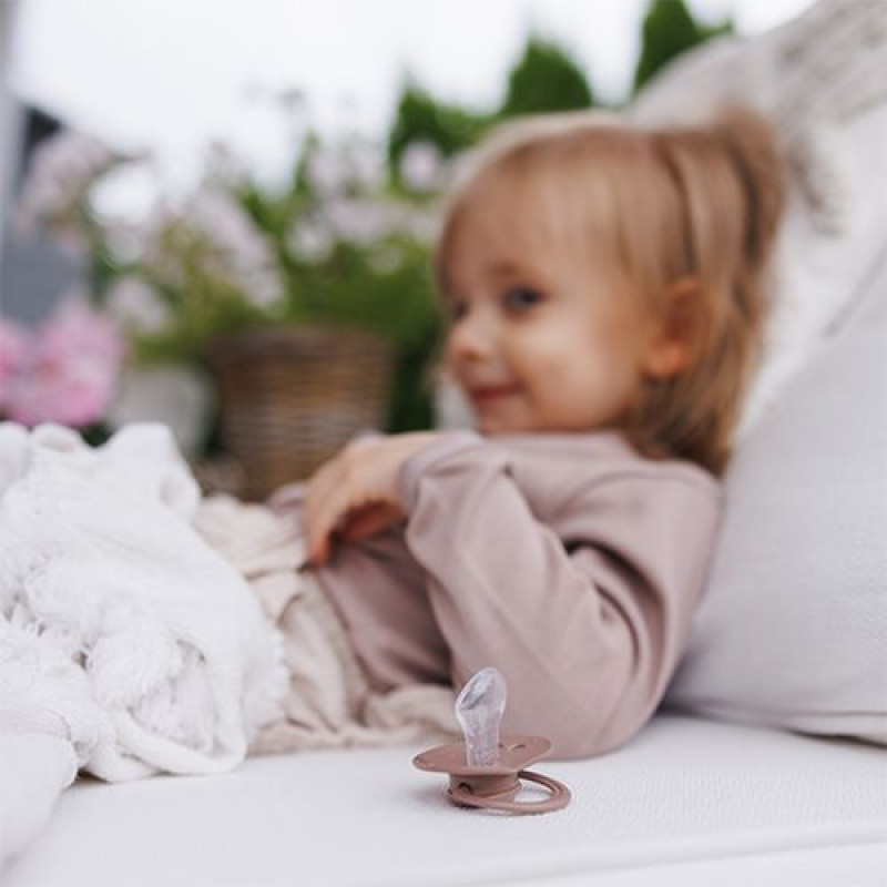 Пустушка анатомічна силіконова 18+ міс. (біла/коричнева) BabyOno 1670/03